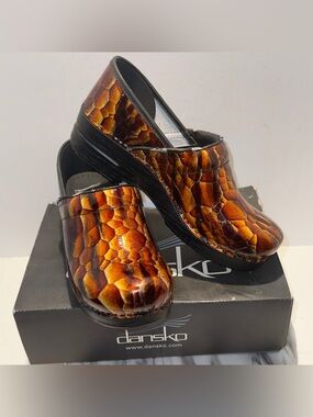 Dansko ‘Tiger’s Eye’ Patent Leather Slip On Clogs Women’s Size 10